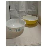 2 Vintage Pyrex 4qt Mixing Bowls