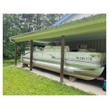 Bennington Pontoon Boat with 4-Stroke Engine