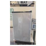 Compact Refrigerator 18x19x32