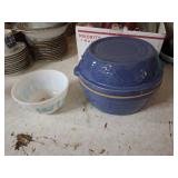 Pyrex Dish and Dutch Oven Set