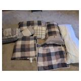 Plaid Bedding Set With Pillows