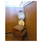 Wrought Iron Plate Stand with Decorative Doul