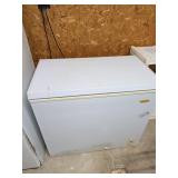 Holiday Chest Freezer LC17M1G