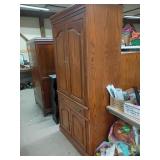Hammary Oak Entertainment Unit 21x36x76