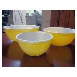 Pyrex Mixing Bowls Yellow Set of 3