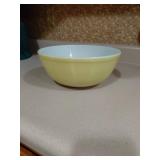 Pyrex 404 Large Yellow Mixing Bowl