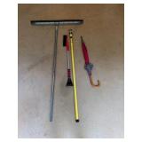 Lot: Scraper, Broom, Umbrella, Rake