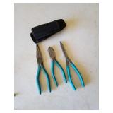 Channel lock pliers
