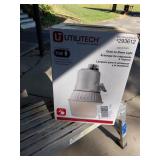Utilitech 70W Dusk-to-Dawn Light
