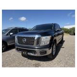 2017 Nissan Titan  SV