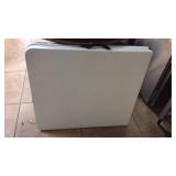 Folding table