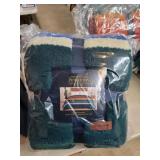 Pendleton - (Queen) Throw Blanket Pendleton - (Queen) Throw Blanket
