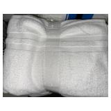 FIVE WHITE HOSPITALITY BATH TOWELS FIVE WHITE HOSPITALITY BATH TOWELS