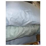 BOX LOT OF PILLOWS BOX LOT OF PILLOWS