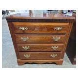 Broyhill - Luxurious 4 Drawer Dresser Chest Broyhill - Luxurious 4 Drawer Dresser Chest