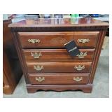 Broyhill - Luxurious 4 Drawer Dresser Chest Broyhill - Luxurious 4 Drawer Dresser Chest
