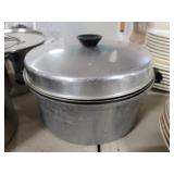 Modern Pot W/Lid Modern Pot W/Lid