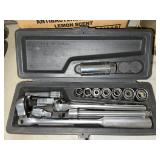 RATCHET AND SOCKET SET RATCHET AND SOCKET SET