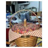 LONGABERGER BASKET WITH LID LONGABERGER BASKET WITH LID