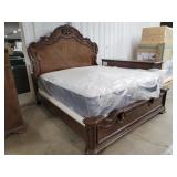 Steve Silver Royale - (King) Bed W/Mattress & Box Steve Silver Royale - (King) Bed W/Mattress & Box