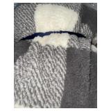 GRAY & WHITE PENDLETON BLANKET NO SIZE GRAY & WHITE PENDLETON BLANKET NO SIZE