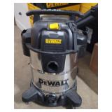 DeWalt - 8 Gal. Wet / Dry Vacuum