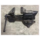Heavy-duty cast iron bench vise