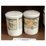 Mikasa Salt & Pepper Shaker Set