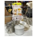 Lot of Kitchen Items
