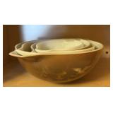 4 Nested Pyrex Bowls