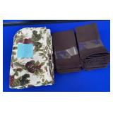 Pinecone and Berry Tablecloth w/ 12 Dinner Napkins