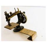 Vintage 1950s Singer Sewhandy Model 20-10