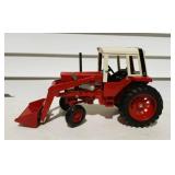 ERTL Replica International 1586 Tractor