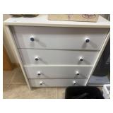 4 Drawer Chest of Drawers & Contents