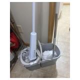 Spinner Mop Bucket & 2 Mops