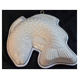 Knobler Ceramic Curved Fish Jello Mold