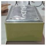 Dresser Box