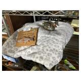 Large Blanket & Dï¿½cor