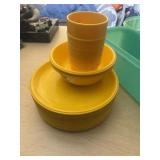 Vintage Rubbermaid Plastic Plates