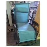 2 Zero Gravity Chairs with Table