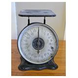 Vintage Perfection Weigh Scale
