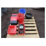 Pallet of plastic feeders & pails Pallet of plastic feeders & pails