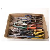 Flat of tin snips, pliers & wrenches Flat of tin snips, pliers & wrenches