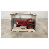 Farmall 706 Die Cast Tractor Farmall 706 Die Cast Tractor