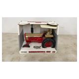 IH 826 Die Cast Tractor IH 826 Die Cast Tractor