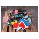 Pallet of misc. lawn ornements Pallet of misc. lawn ornements