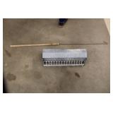Hudson chicken feeder & chicken catcher Hudson chicken feeder & chicken catcher