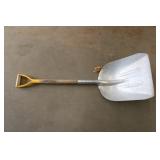 Aluminum scoop shovel