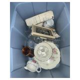 Lots of miscellaneous glassware