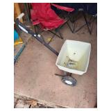 Push spreader, hand spreader